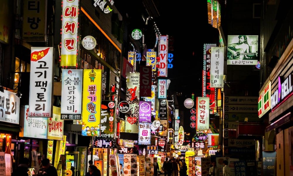 한국, 암호화폐 상장 통제 검토…
